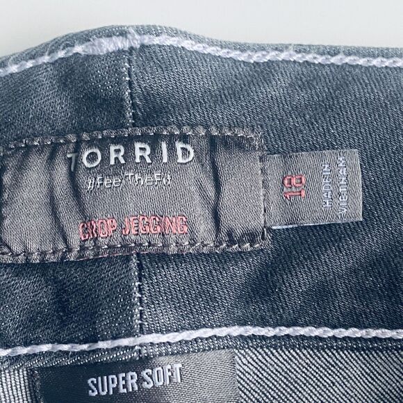 Torrid Jeans Plus Size 18 Gray Crop Jegging Cuffed Beach Casual Classic - Picture 6 of 8